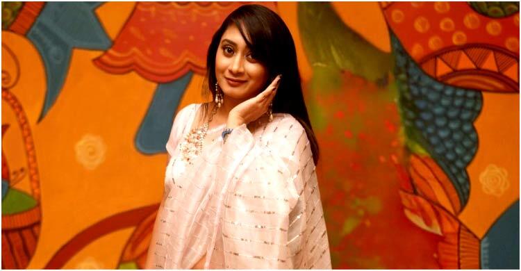 বিশুদ্ধ দেশি খাবারের হোটেল খুললেন স্বাগতা