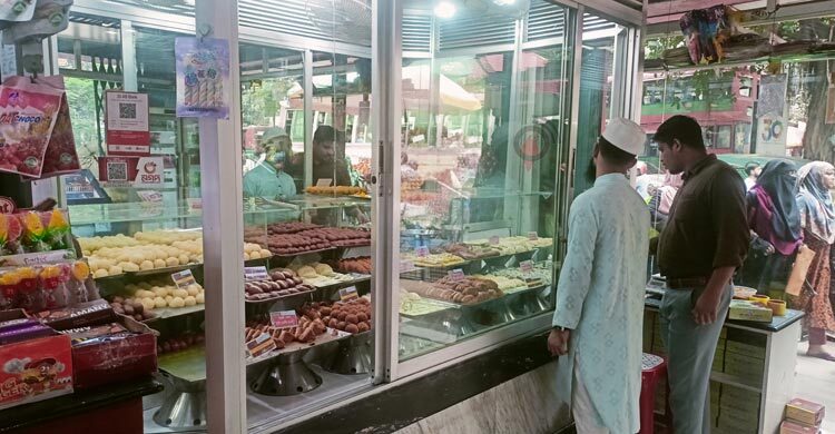 পরীক্ষার ফল পেয়ে কেউ মিষ্টি কেনে না, ফেসবুক অভিনন্দনে উদযাপন