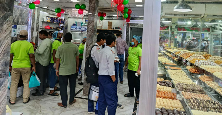 ‘এবার রেজাল্টও খারাপ, মিষ্টি বিক্রিও কম’