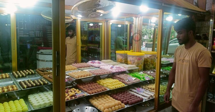 পরীক্ষার ফল পেয়ে কেউ মিষ্টি কেনে না, ফেসবুক অভিনন্দনে উদযাপন