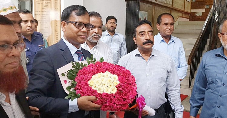 দায়িত্ব গ্রহণ করলেন সিলেটের নতুন ডিসি সারওয়ার আলম