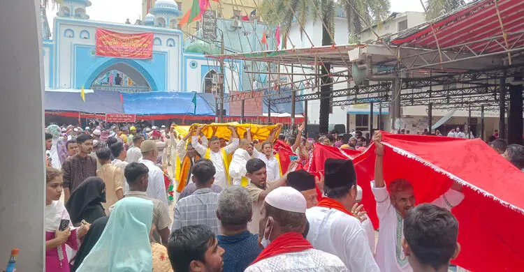 ‘লালে লাল, বাবা শাহজালাল’ ধ্বনিতে মুখর শাহজালালের মাজার