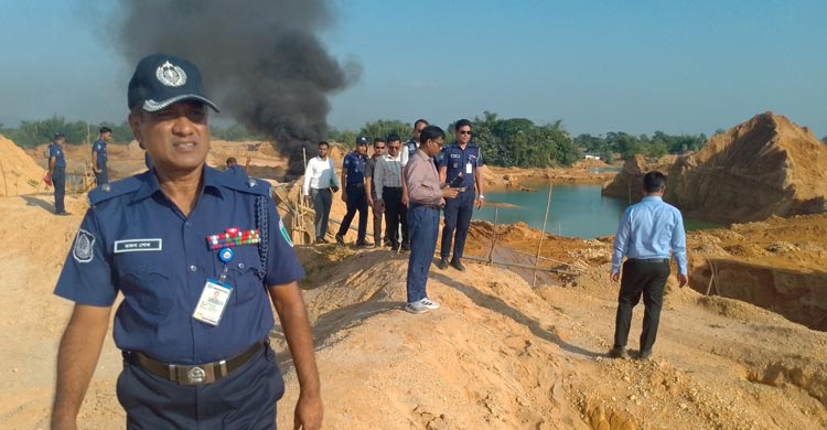 পাথরখেকোদের তাণ্ডবে এবার লন্ডভন্ড সিলেটের কোম্পানীগঞ্জ উপজেলার শাহ আরেফিন টিলা। এটি দেখে ক্ষোভ প্রকাশ করেছেন সিলেটের জেলা প্রশাসক মো. সারওয়ার আলম