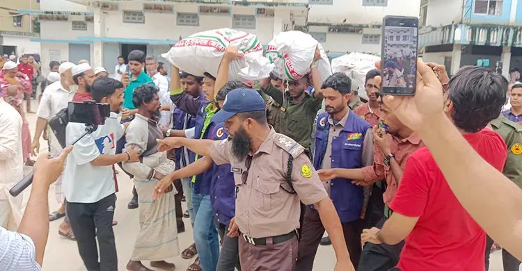 শাহজালালের মাজারে চলছে দানবাক্সের টাকা গণনা