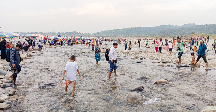 সিলেটে সাদা পাথরে ঘুরতে গিয়ে কিশোরীর মৃত্যু