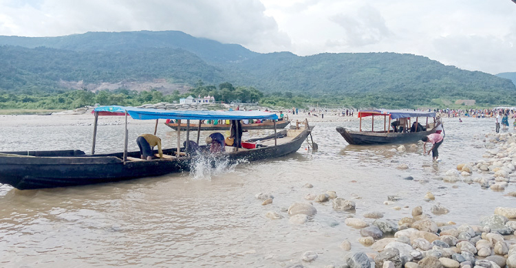 দুদকের তালিকায় ‘টপ টু বটম’, রাজনীতিবিদদের দৌড়ঝাঁপ