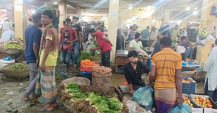 সিলেটে পাইকারি থেকে খুচরায় আসতেই সবজির দাম দ্বিগুণ