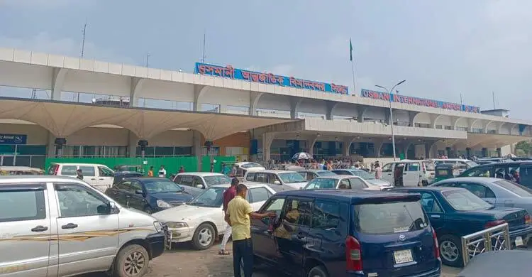 ভিসা-টিকিট থাকলেও বোর্ডিং পাস মিলছে না যুক্তরাজ্যগামী যাত্রীদের