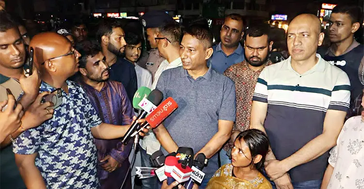 সংকটের মধ্যে ‘বিশেষ ব্রিফিং’, মানবিকতার গল্প শোনালেন এসএমপি কমিশনার