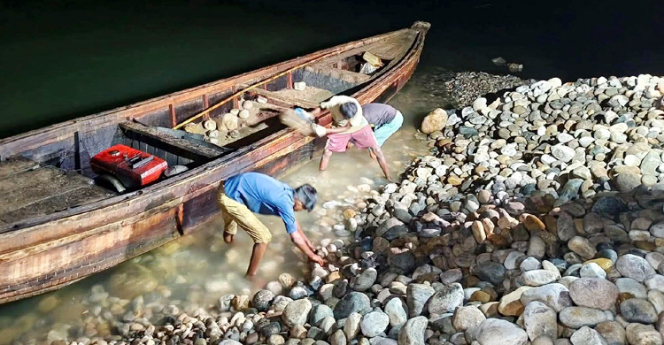 রাতভর যৌথবাহিনীর অভিযান, ১২ হাজার ঘনফুট পাথর উদ্ধার