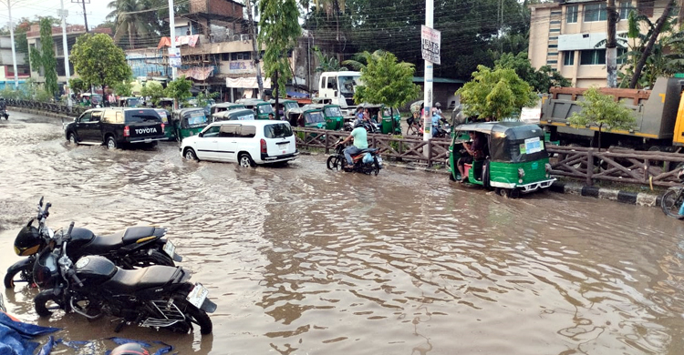 সিলেটে এক ঘণ্টার বৃষ্টিতে জলাবদ্ধতা