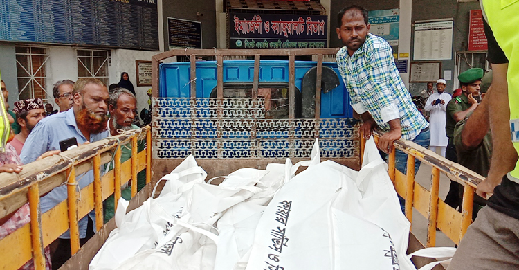 পর্যটকবাহী মাইক্রোবাসের সঙ্গে অটোরিকশার সংঘর্ষ, নিহত ৬