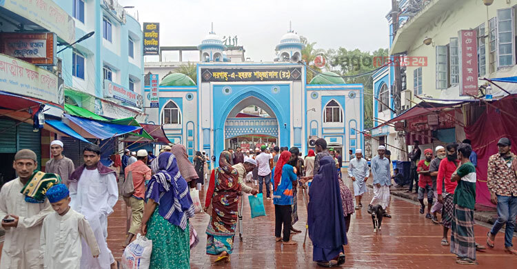 মাজারে দানের কোটি কোটি টাকা যায় কোথায়, হিসাব চায় প্রশাসন