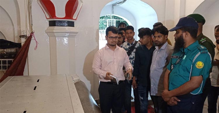 শাহজালালের মাজারে প্রশাসনের দানবাক্স স্থাপন, পাহারায় আনসার