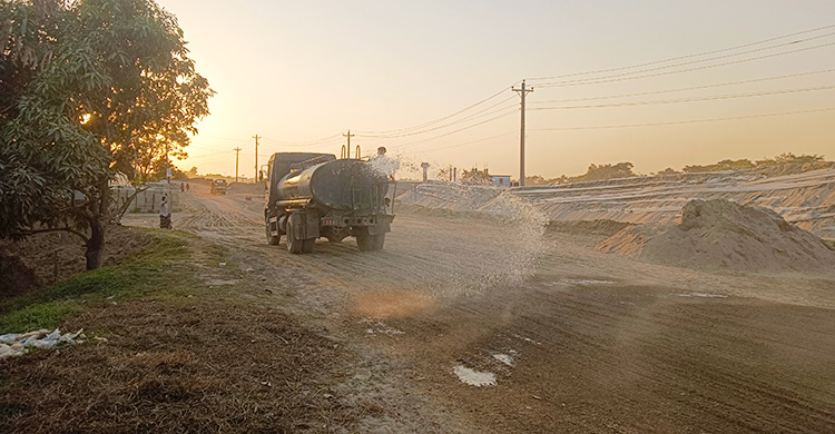 আড়াই বছরের প্রকল্প ৪ বছরেও অর্ধেক, অনিশ্চয়তায় বাদাঘাট সড়ক