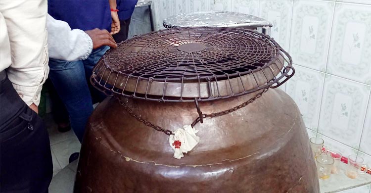 শাহজালালের মাজারে প্রশাসনের দানবাক্স স্থাপন, পাহারায় আনসার
