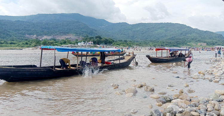 মাটিচাপা অবস্থায় মিললো পাথর, জব্দ আরও ৪৫ হাজার ঘনফুট