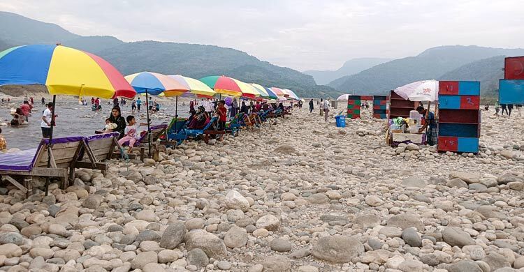 পূজার ছুটিতে সিলেটে হোটেল সংকটে পর্যটকরা