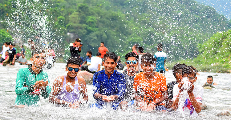 যাতায়াত দুর্ভোগে ৪০ শতাংশ পর্যটক কমেছে সিলেটে