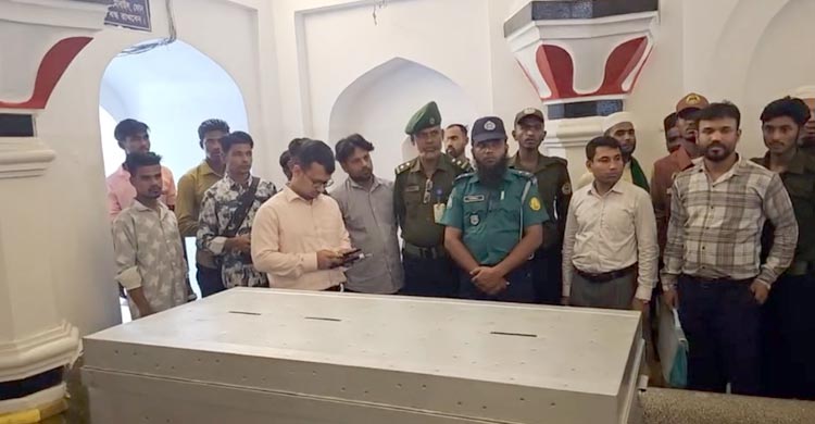 শাহজালালের মাজারে প্রশাসনের দানবাক্স স্থাপন, পাহারায় আনসার