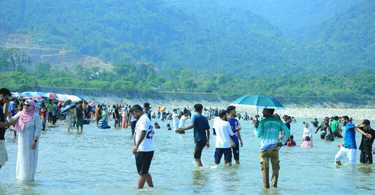 যাতায়াত দুর্ভোগে ৪০ শতাংশ পর্যটক কমেছে সিলেটে