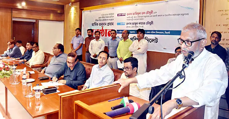 বিদেশে আটকে থাকা বাংলাদেশিদের পর্যায়ক্রমে দেশে ফেরানো হবে