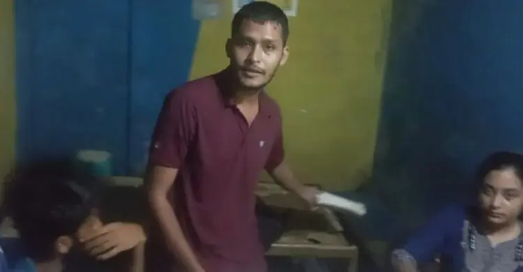চায়ের দোকানে বসে সিগারেট হাতে এইচএসসির খাতা মূল্যায়ন, শিক্ষককে শোকজ