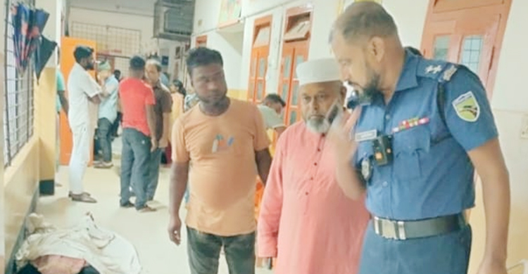 নিয়ন্ত্রণ হারিয়ে খাদে পর্যটকবাহী পিকআপ, নিহত ২