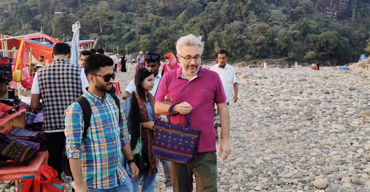 সিলেটে ভ্রমণে মুগ্ধ গ্রিক আইনজীবী