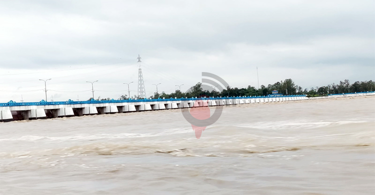 সিকিমের বাঁধ ভেঙে ভয়ংকর তিস্তা, বন্যার শঙ্কা