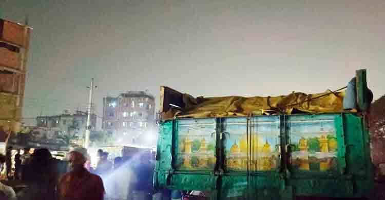 গাজীপুরে ট্রাকে ট্রেনের ধাক্কায় যাত্রীর কবজি বিচ্ছিন্ন