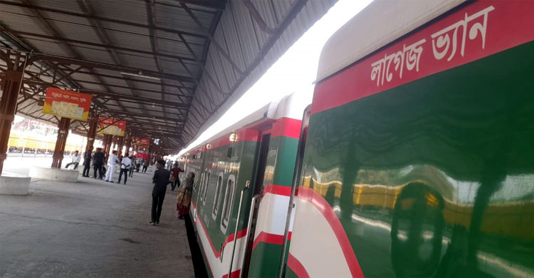 ডেমু ট্রেনের পর মুখ থুবড়ে পড়েছে ৩৫৮ কোটি টাকার লাগেজ ভ্যান