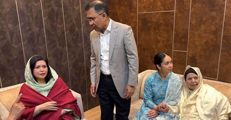 ৮ মাস পর মায়ের সঙ্গে সাক্ষাৎ করলেন তারেক রহমান