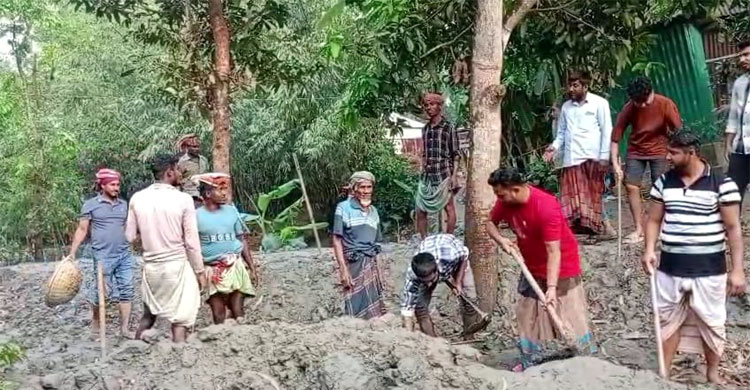 ৫ বছর ধরে তোলা মুষ্টিচাল বিক্রির টাকায় রাস্তা নির্মাণ এলাকাবাসীর