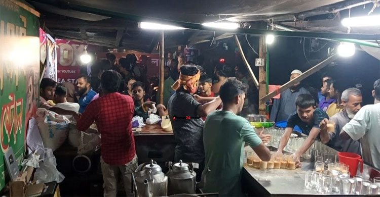 ৯ মণ দুধের চা ফ্রি খাওয়ালেন কনটেন্ট ক্রিয়েটর
