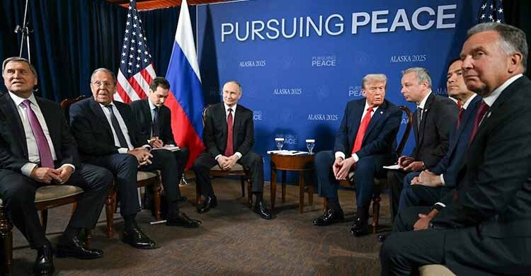 Trump- Putin high-stakes summit underway