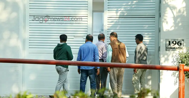 আরও পড়ুন বিমানবন্দরে নামলেই তারেক রহমানকে ঘিরে &lsquo;বিশেষ নিরাপত্তা বলয়&rsquo; মায়ের মতো বাসায় বসেই ভোটার হতে পারবেন তারেক রহমান