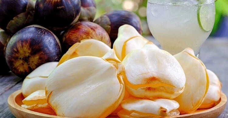 গরমে তালের শাঁসে পাবেন ডাবের পানির মতোই উপকার