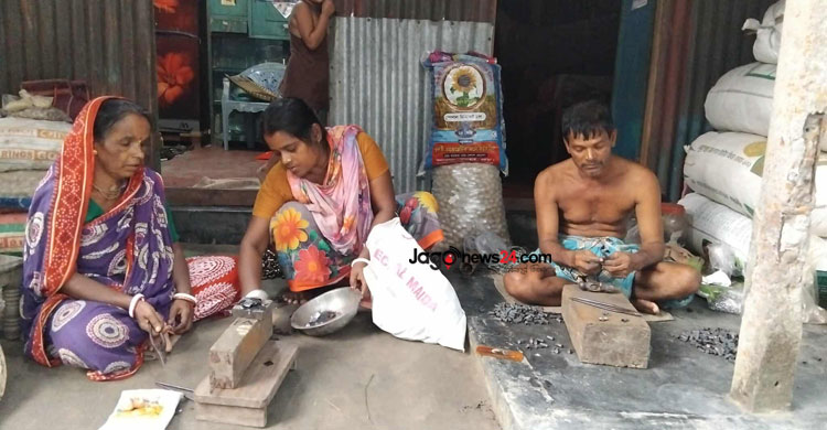 বিলুপ্তির পথে ২০০ বছরের তাবিজ শিল্প