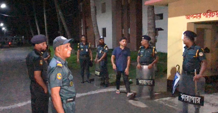 রাত ১০টা ১ মিনিটে দুই আসামির ফাঁসি