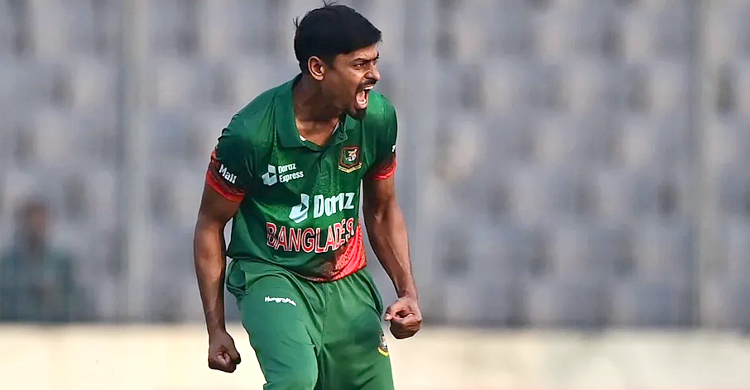 নিজের বলে নিজেই ক্যাচ নিলেন তাইজুল, বৃষ্টিতে বন্ধ খেলা