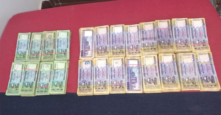 ভারত-বাংলাদেশ সীমান্ত থেকে ২০ লাখ টাকা জব্দ