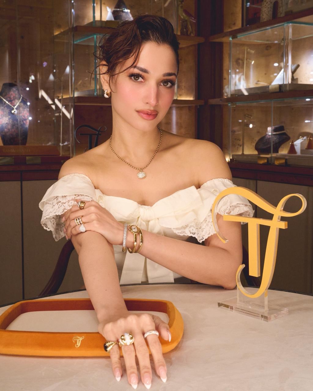 জেন জির স্টাইলে তামান্নার ফাইন জুয়েলারি