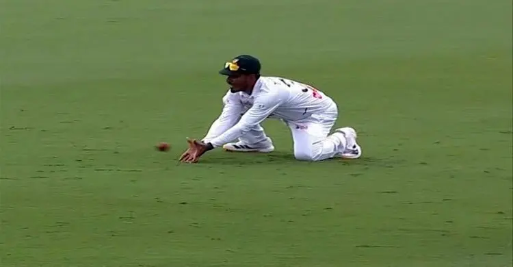 স্মিথের ক্যাচ ফেলে দিলেন তানজিদ তামিম