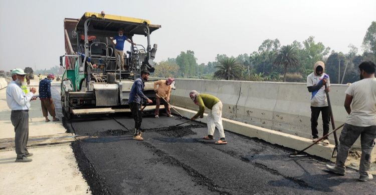 ঈদযাত্রায় আশ্বস্তের মাঝেও আশঙ্কায় যানবাহন চালকরা
