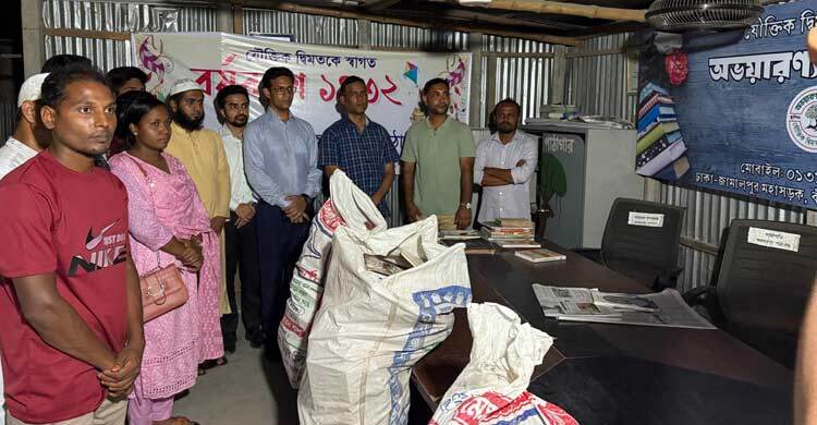 পাঠাগার থেকে লুট হওয়া ৫ বস্তা বই ফেরত