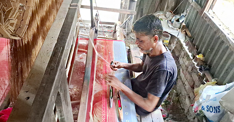 ঈদ-বৈশাখ ঘিরে চিরচেনা রূপে টাঙ্গাইলের তাঁতপল্লি