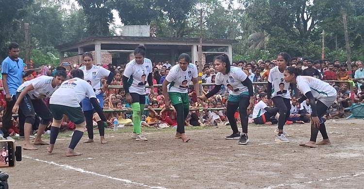 বিএনপি নেতা পদক পাওয়ায় নারীদের কাবাডিতে মাতলো হাজারো দর্শক