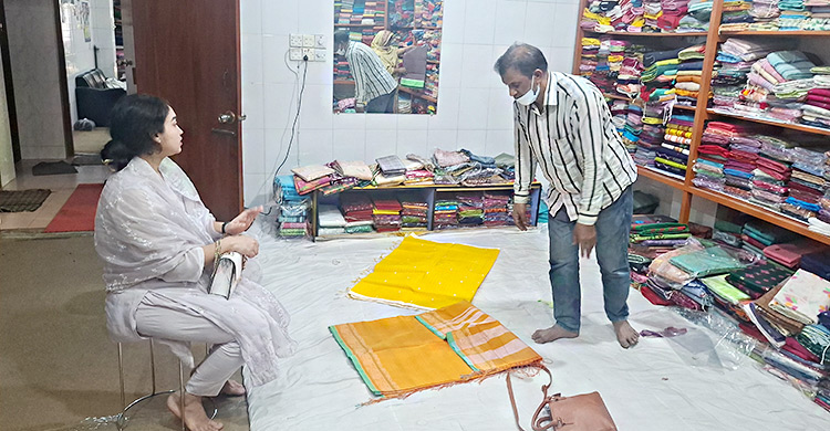 ঈদ-বৈশাখ ঘিরে চিরচেনা রূপে টাঙ্গাইলের তাঁতপল্লি