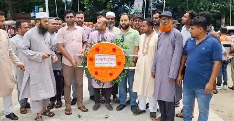 জেলা প্রশাসনের বাধায় ফুল না দিয়েই চলে গেলেন এনসিপি নেতারা